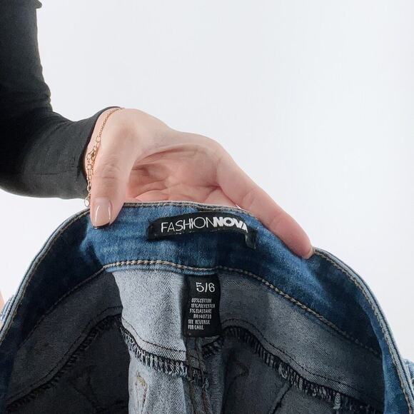 Fashion Nova Distressed Ripped Skinny Denim Jeans Size 5/6 (26”) - Picture 3 of 4